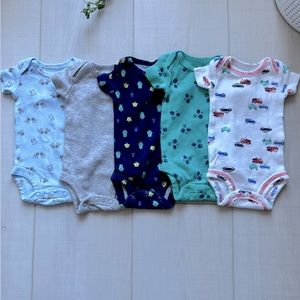 Simple Joys by Carter’s Baby Boy’s Short Sleeve Bodysuit bundle of 5